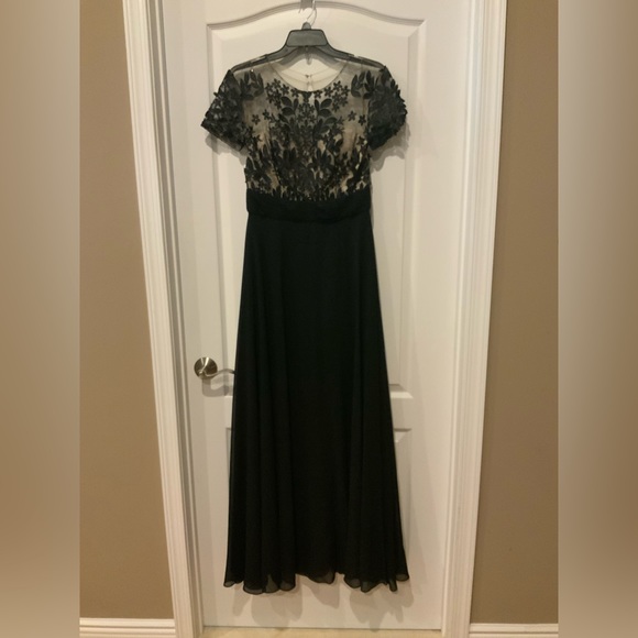Beautiful Gown By JS Collections Size 8 - Picture 1 of 4